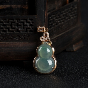 18k糯冰种灰绿翡翠葫芦吊坠