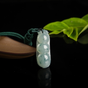 糯种飘花翡翠连中三元吊坠