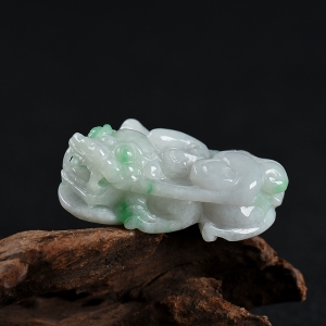 豆种飘翠翡翠貔貅吊坠