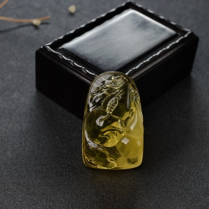 鸡油黄蜜蜡葫芦吊坠