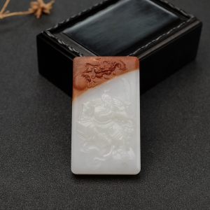 山料俏色和田玉关公牌吊坠