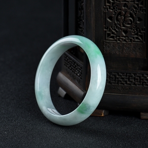 56mm豆种飘翠翡翠手镯