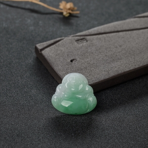 糯种浅绿翡翠佛吊坠