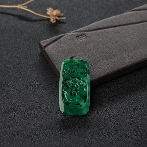 糯种飘花翡翠镂雕仿古龙吊坠