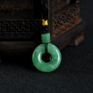 豆种翠绿翡翠平安扣吊坠