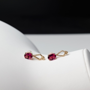 18K金镶钻玫红碧玺耳钉