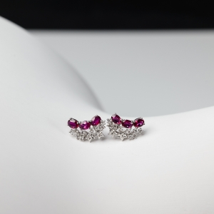 18K金镶钻红宝石耳钉
