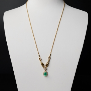 18K金镶钻鲜绿祖母绿项链