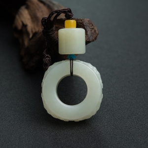 山料和田白玉兽面吊坠