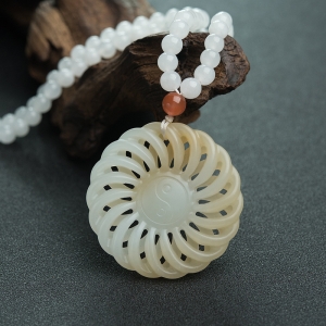 山料俏色和田玉转运轮项链