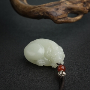 山料和田青白玉貔貅吊坠