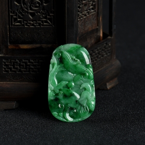 豆种飘翠翡翠锦上添花吊坠