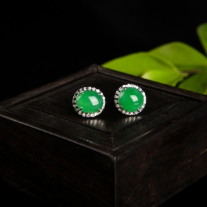 18K糯种翠绿翡翠耳钉