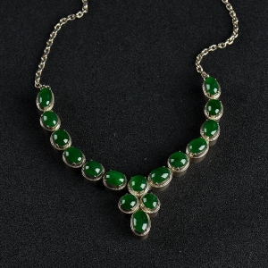 糯种翠绿翡翠蛋面项链