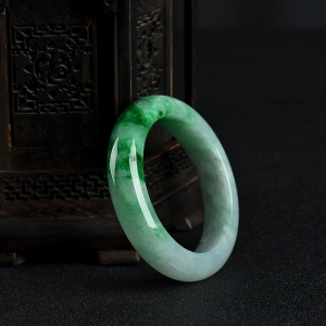 53.5mm豆种飘翠翡翠手镯