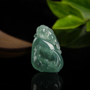 糯种蓝绿翡翠貔貅吊坠