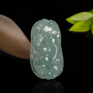 糯冰种灰绿翡翠貔貅吊坠