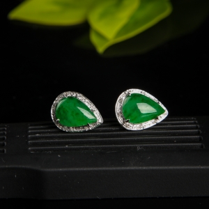 18K糯种翠绿翡翠耳钉