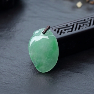 糯种飘翠翡翠福瓜吊坠