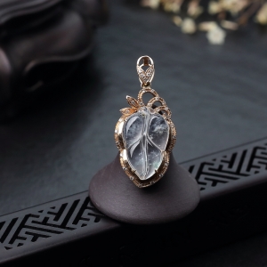 18K金镶钻冰种翡翠叶子吊坠