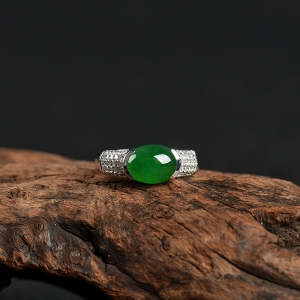 18K糯种翠绿翡翠戒指