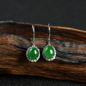 18K糯种翠绿翡翠耳坠