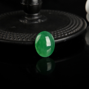 糯种翠绿翡翠戒面