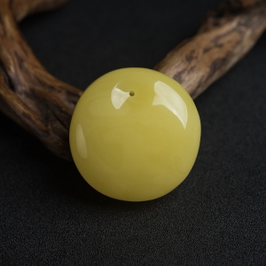 鸡油黄蜜蜡平安扣吊坠