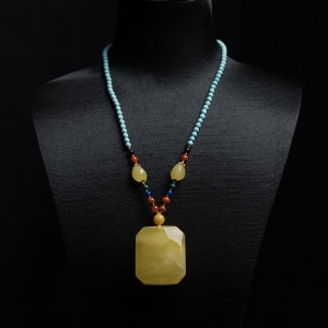 鸡油黄蜜蜡方牌项链