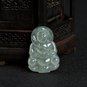 糯冰种浅绿翡翠观音吊坠