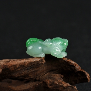 糯种飘翠翡翠貔貅吊坠