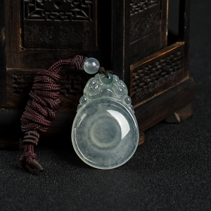 糯冰种飘花翡翠福贝吊坠