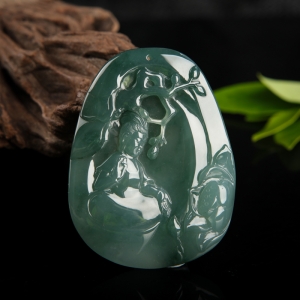 糯种深绿翡翠观音吊坠