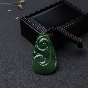 山料和田青玉如意吊坠