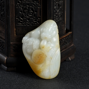 籽料俏色和田玉貔貅手把件