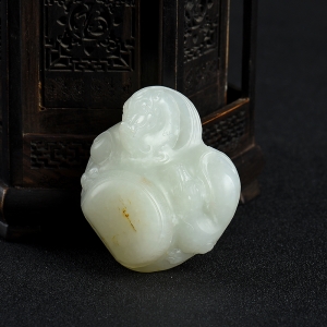 籽料和田白玉双龙戏珠手把件