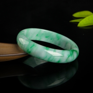 59mm糯种飘翠翡翠手镯