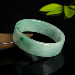 52mm豆种飘翠翡翠方镯