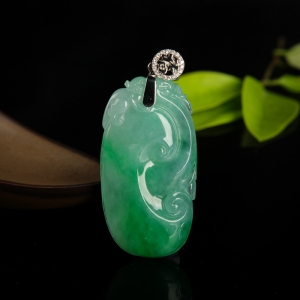 糯种飘翠翡翠如意吊坠