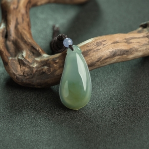 糯种俏色翡翠福瓜吊坠