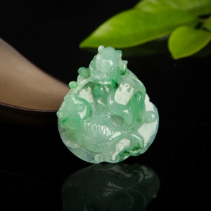 糯种飘翠翡翠鱼跃龙门吊坠