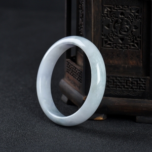 58.5mm豆种春带彩翡翠手镯