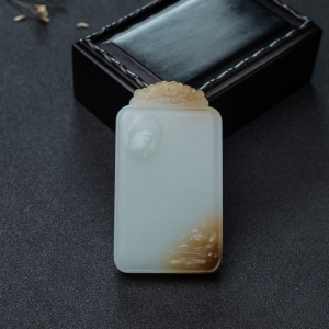 山料俏色和田玉大日如来吊坠