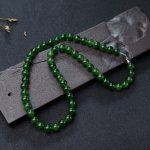 8mm山料和田碧玉项链