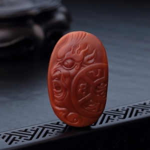 俏色南红伏魔吊坠