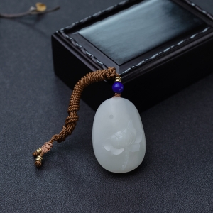 籽料和田白玉一品清廉吊坠