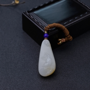 籽料和田白玉喜上眉梢吊坠