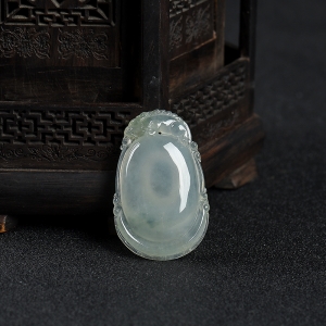 糯冰种飘花翡翠福贝吊坠