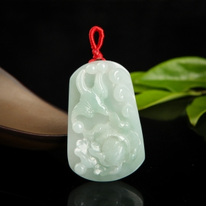 糯种浅绿翡翠一品清廉吊坠