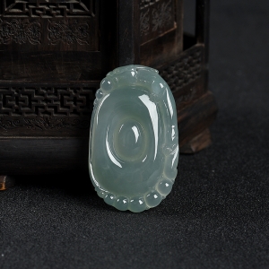 糯冰种灰绿翡翠福贝吊坠